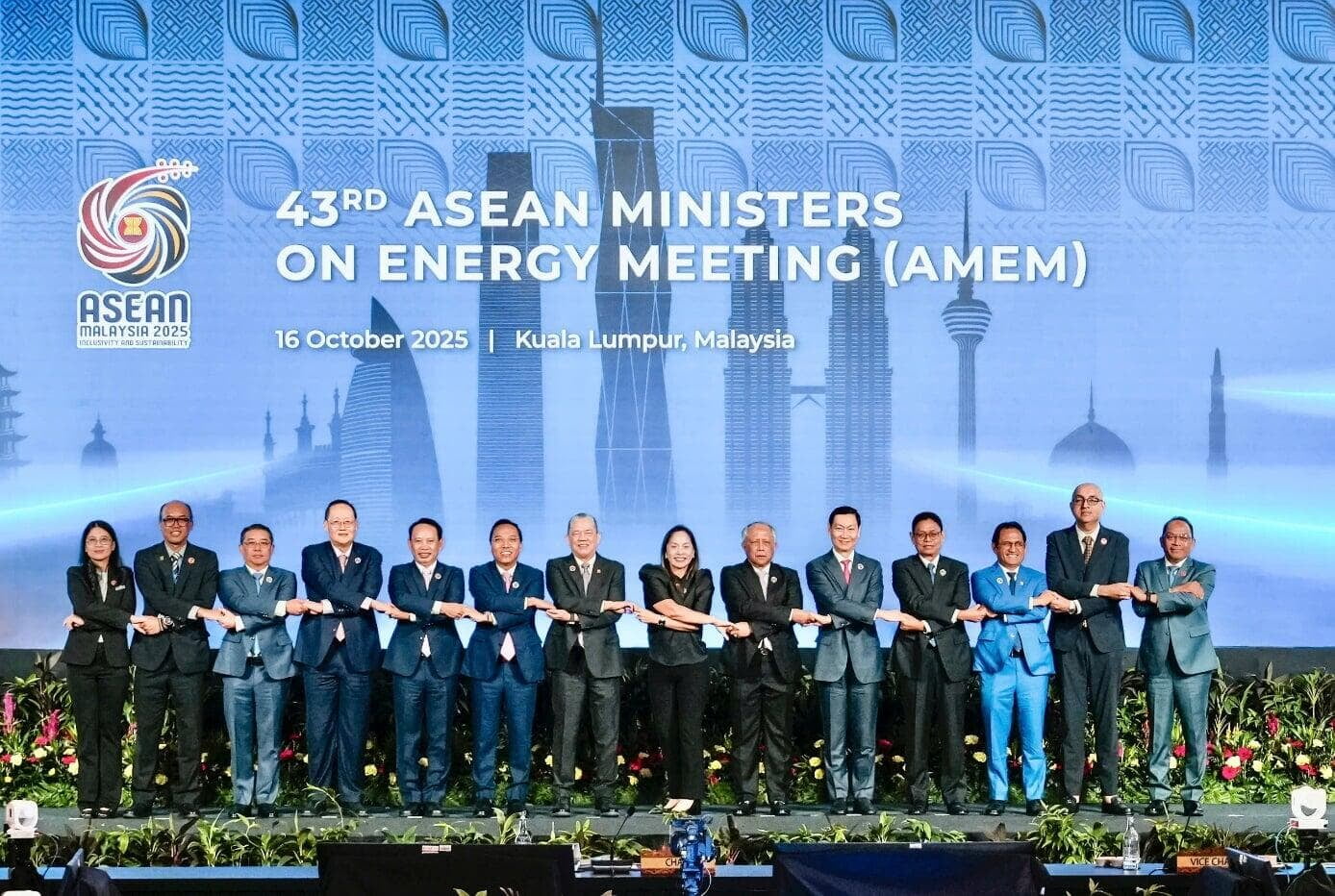 HEDGING STRATEGIES IN RENEWABLE ENERGY AMONG ASEAN MEMBER STATES IN THE CONTEXT OF THE GLOBAL ENERGY TRANSITION