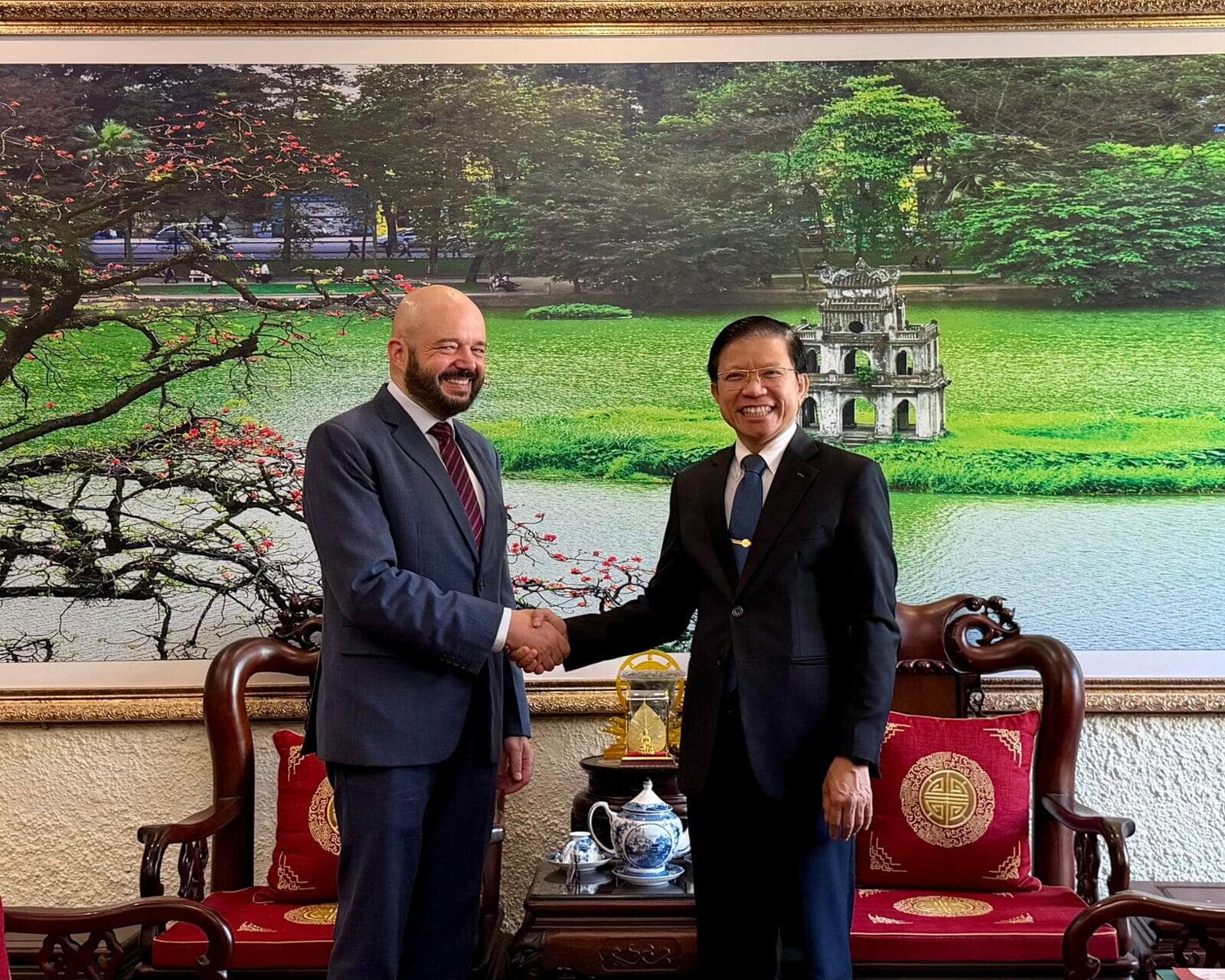 CỦNG CỐ VÀ MỞ RỘNG HỢP TÁC GIỮA TRƯỜNG ĐẠI HỌC KHOA HỌC XÃ HỘI VÀ NHÂN VĂN VÀ QUỸ ROSA LUXEMBURG – KHU VỰC ĐÔNG NAM Á