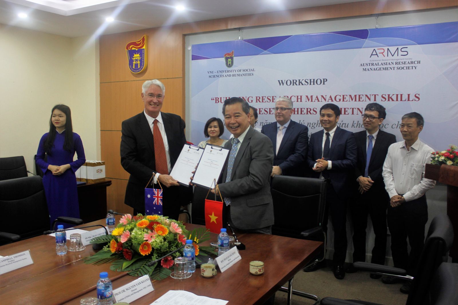 Toạ đàm " Nâng cao kỹ năng quản lí nghiên cứu khoa học cho các nhà nghiên cứu Việt Nam